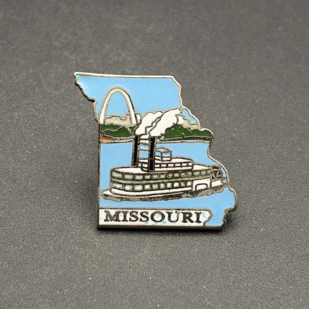 Missouri State‎ Outline Steamboat The Gateway Arch Lapel Hat Pin